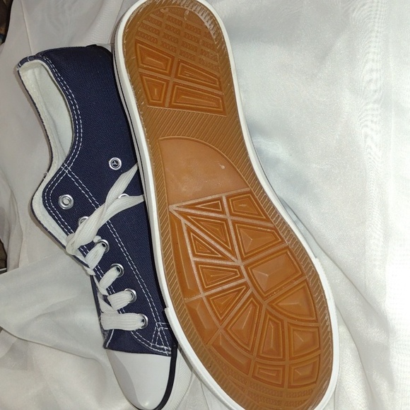Navy blue canvas shoe size 7 new without tags - Picture 2 of 2